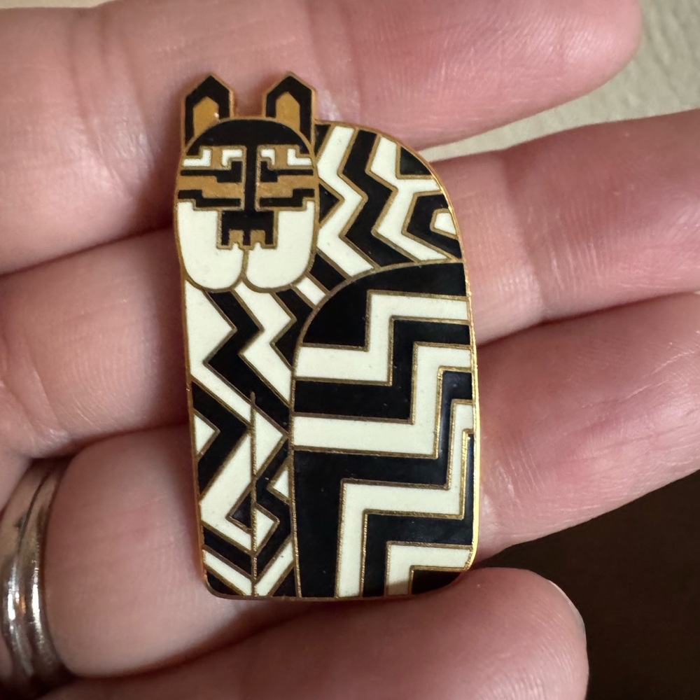 Vintage LAUREL BURCH GREGORIO  Cat Pin Gold Enamel Black & Cream Color
